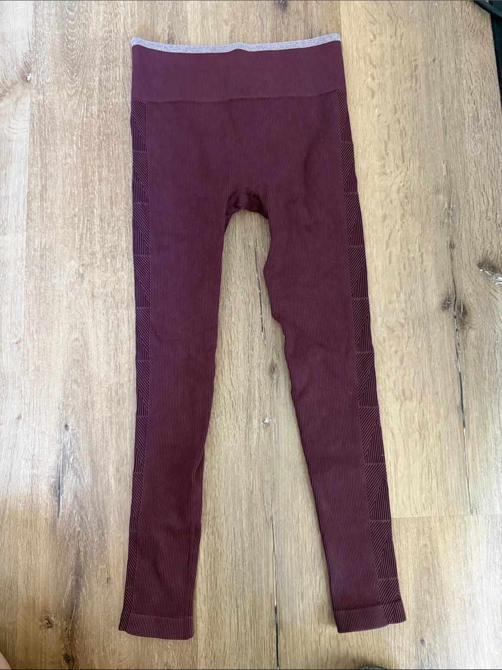 Vuori Burgundy High-Rise Seamless Leggings the rise the shine